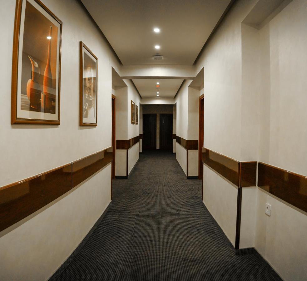 Hotel ลัคตาชิ ภายนอก รูปภาพ