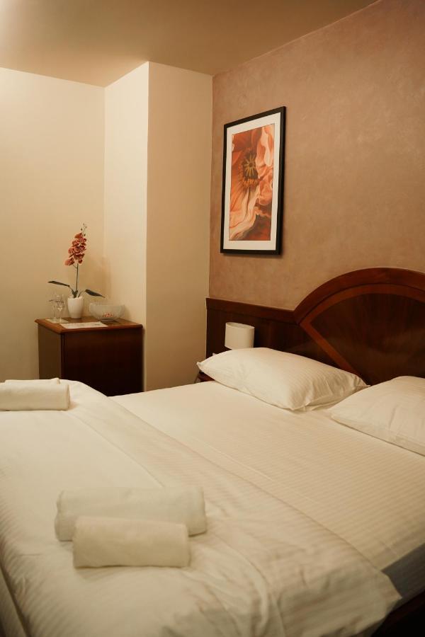 Hotel ลัคตาชิ ภายนอก รูปภาพ