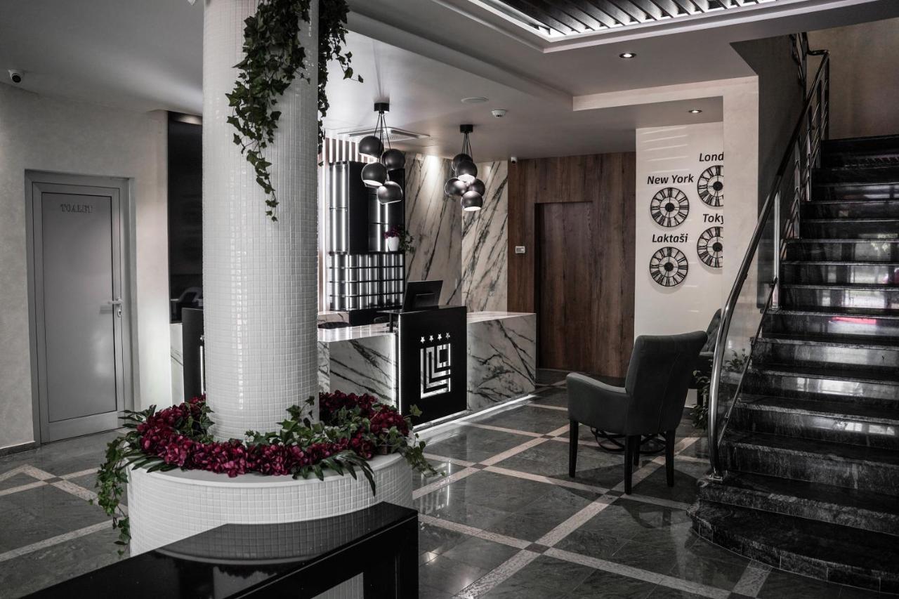 Hotel ลัคตาชิ ภายนอก รูปภาพ
