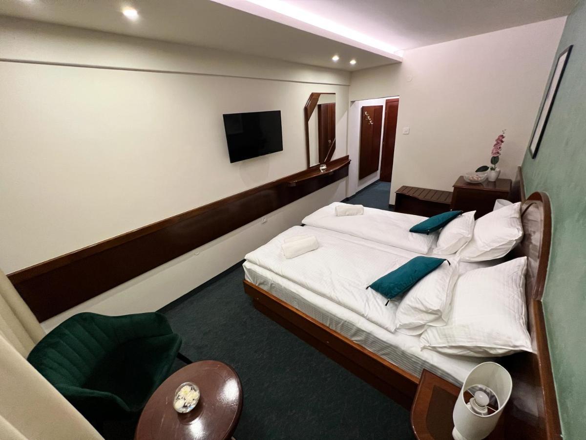 Hotel ลัคตาชิ ภายนอก รูปภาพ