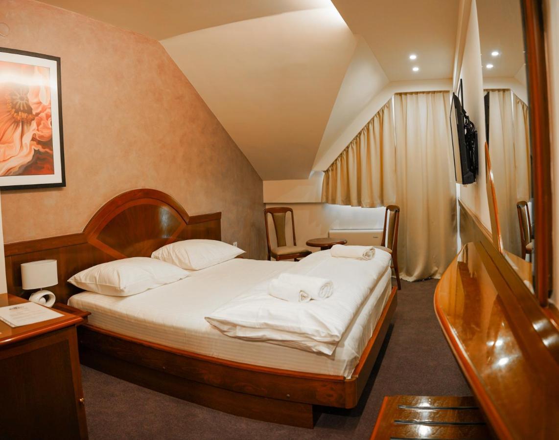 Hotel ลัคตาชิ ภายนอก รูปภาพ