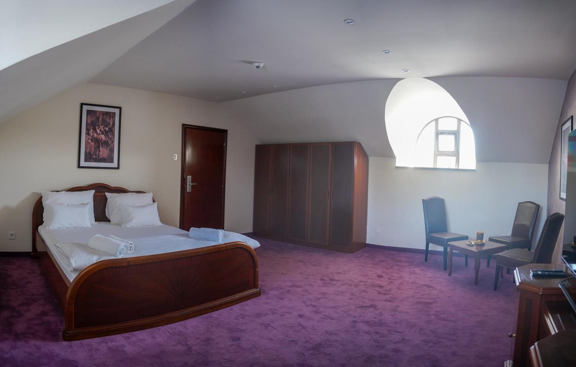Hotel ลัคตาชิ ภายนอก รูปภาพ