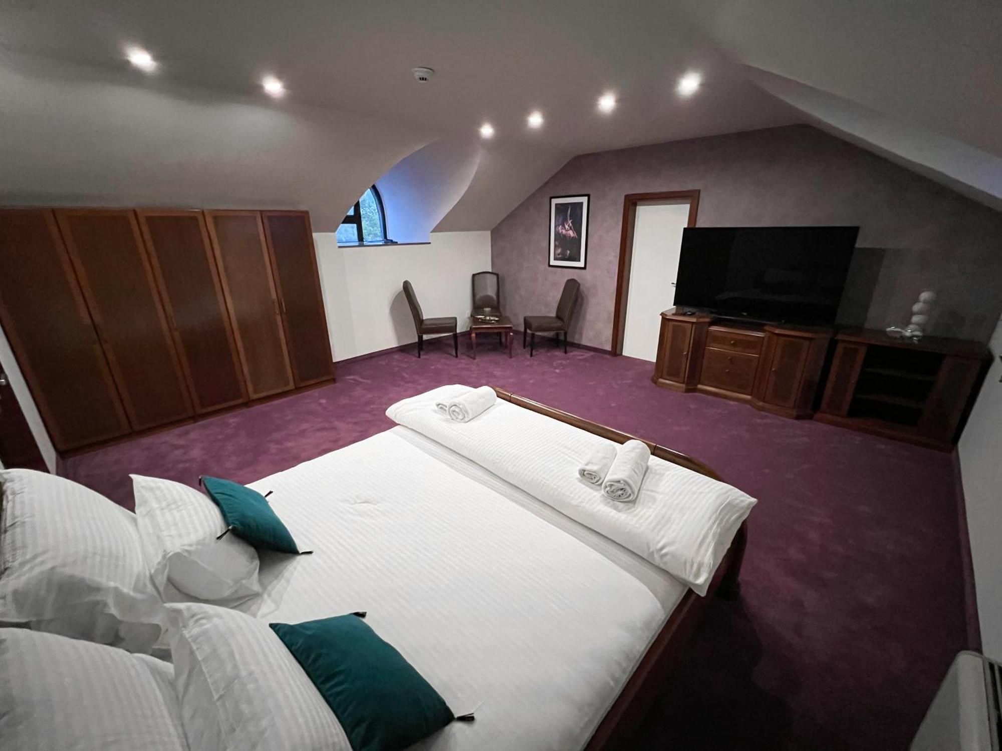 Hotel ลัคตาชิ ภายนอก รูปภาพ