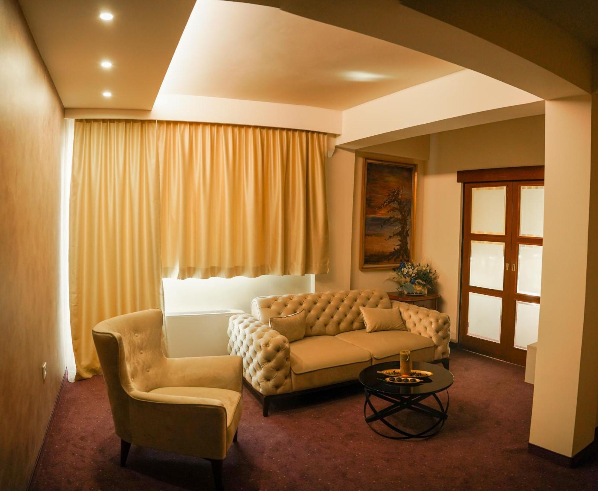 Hotel ลัคตาชิ ภายนอก รูปภาพ