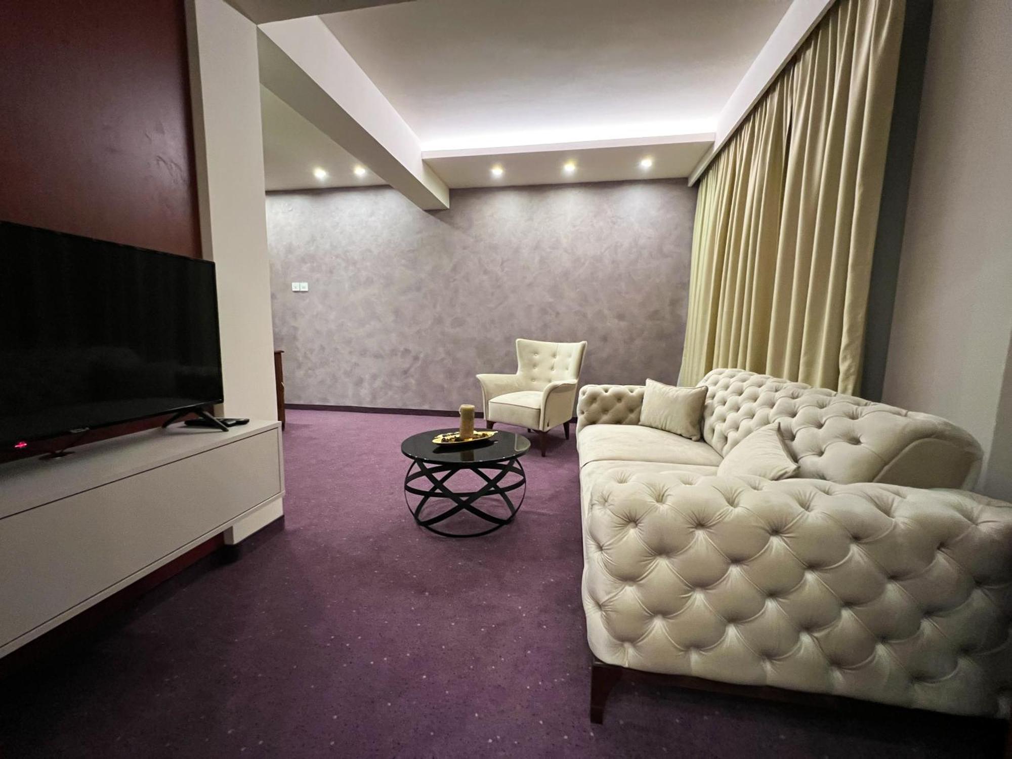 Hotel ลัคตาชิ ภายนอก รูปภาพ