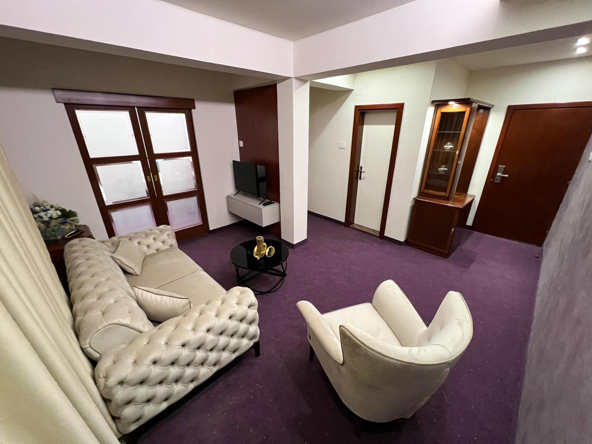 Hotel ลัคตาชิ ภายนอก รูปภาพ