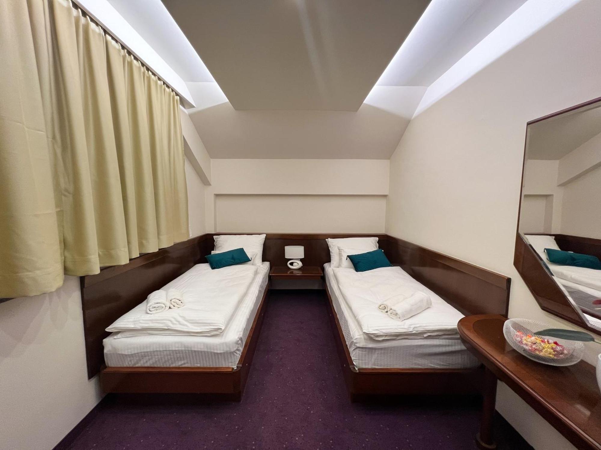 Hotel ลัคตาชิ ภายนอก รูปภาพ