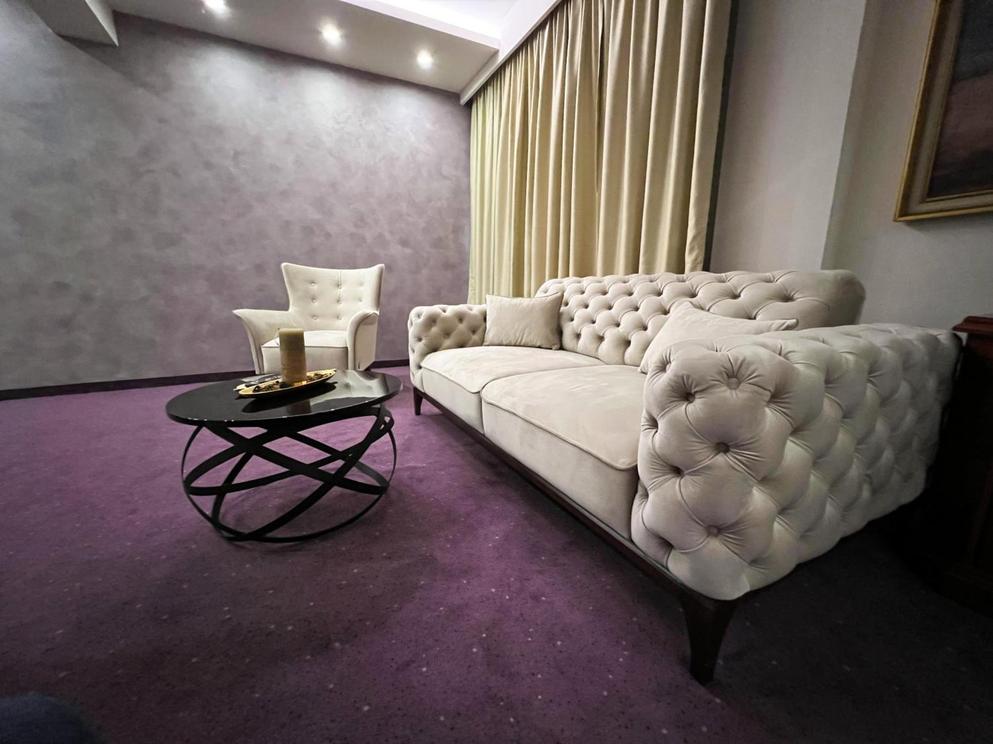 Hotel ลัคตาชิ ภายนอก รูปภาพ