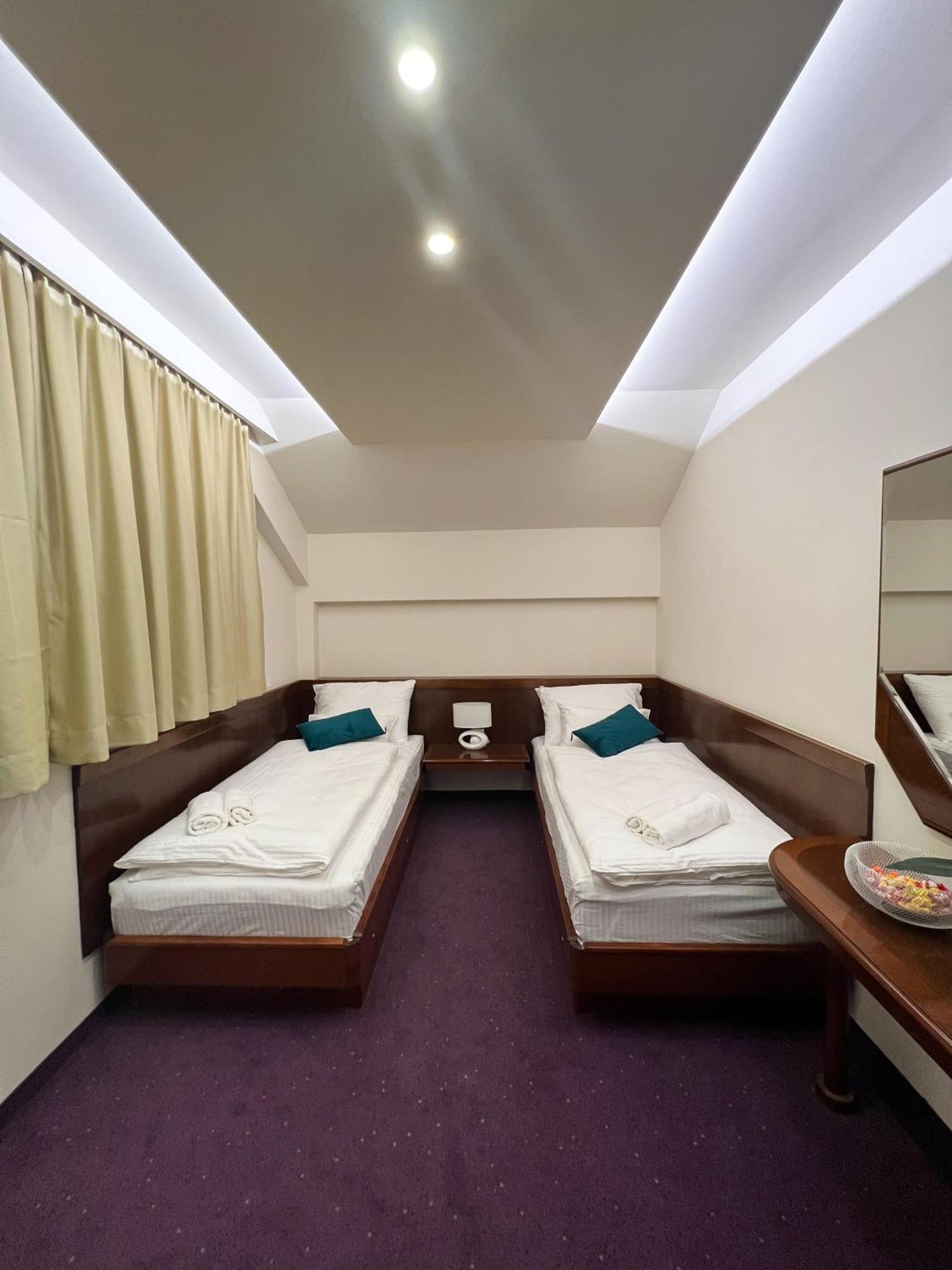 Hotel ลัคตาชิ ภายนอก รูปภาพ